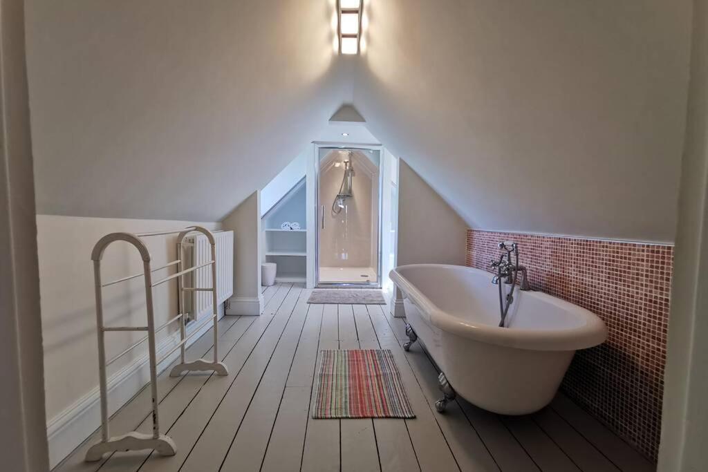 Villa Cosy, Coastal Retreat With A Large Garden à Monreith Extérieur photo
