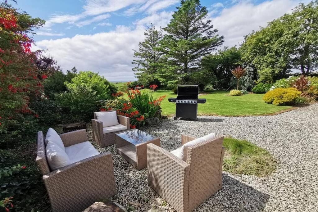 Villa Cosy, Coastal Retreat With A Large Garden à Monreith Extérieur photo